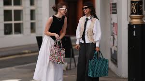 Express Your Unique Style with Fashionable Shopping Carry Bags